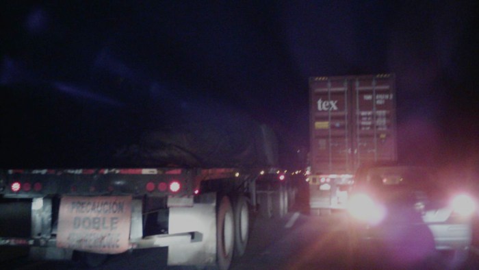 #ÚLTIMAHORA | Salió de la carretera un trailer de la empresa COCA-COLA