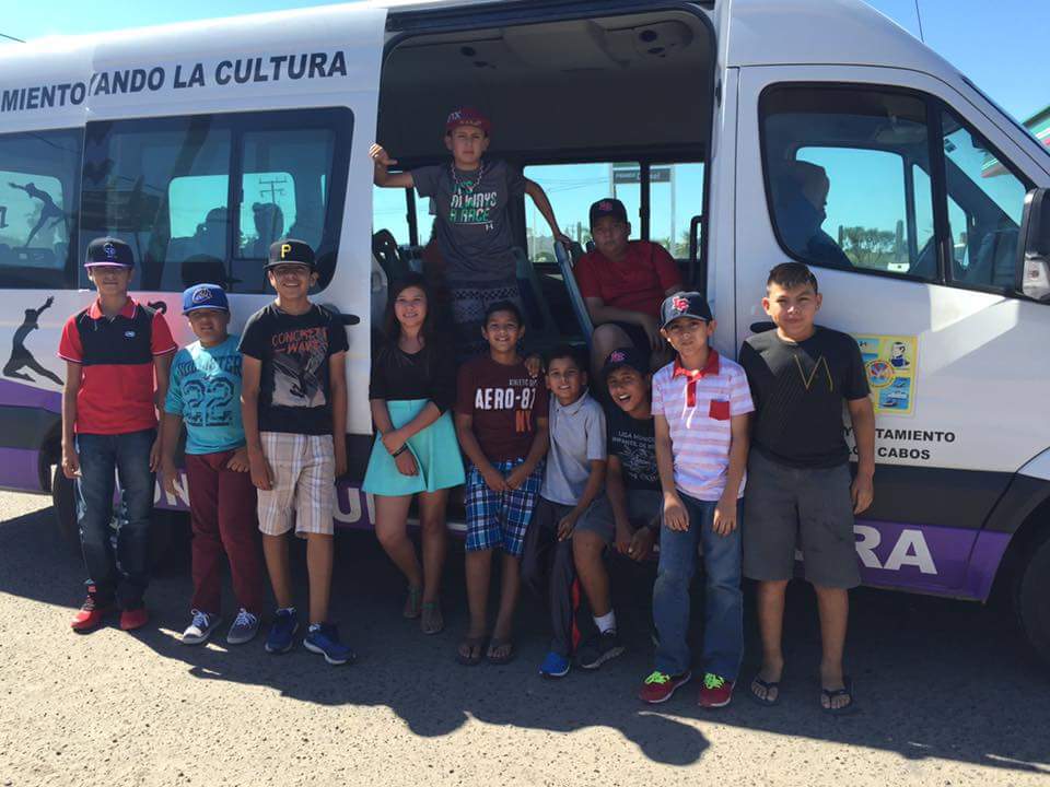 Familias  de beisbolistas de #LOSCABOS agradecidos por gestión de transporte.