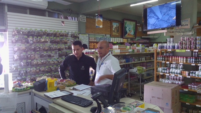 PROFECO y COEPRIS realizan operativo se verificación en busca de productos milagro en La Paz