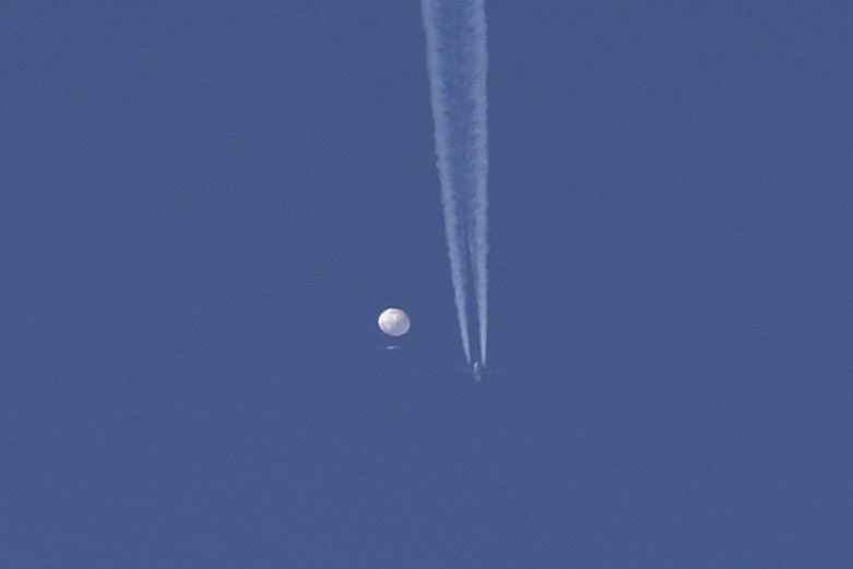 Un senador estadounidense anuncia que hay «un objeto» en el espacio aéreo del estado de Montana