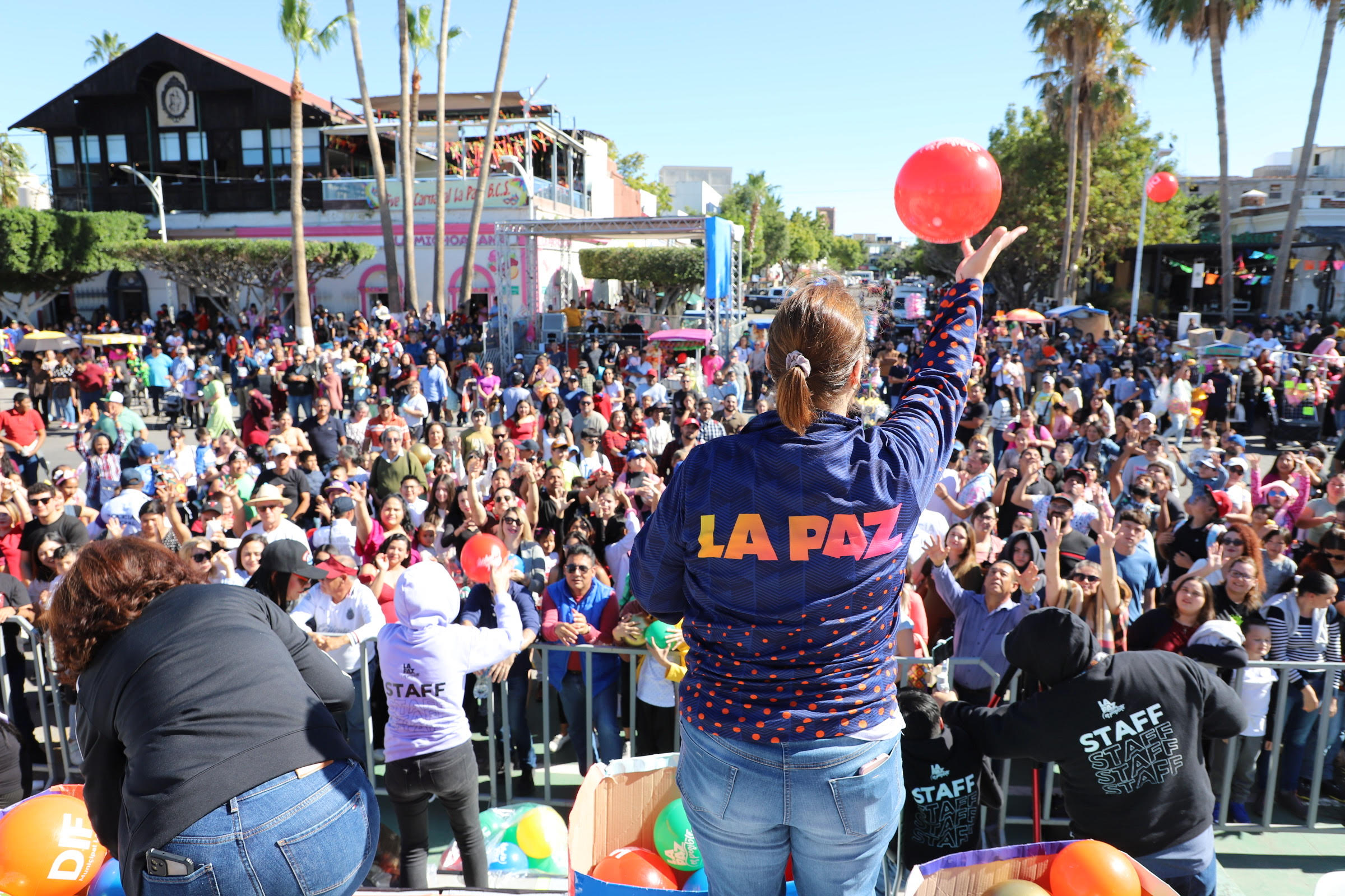Con gran éxito se celebra el Carnavalito en La Paz