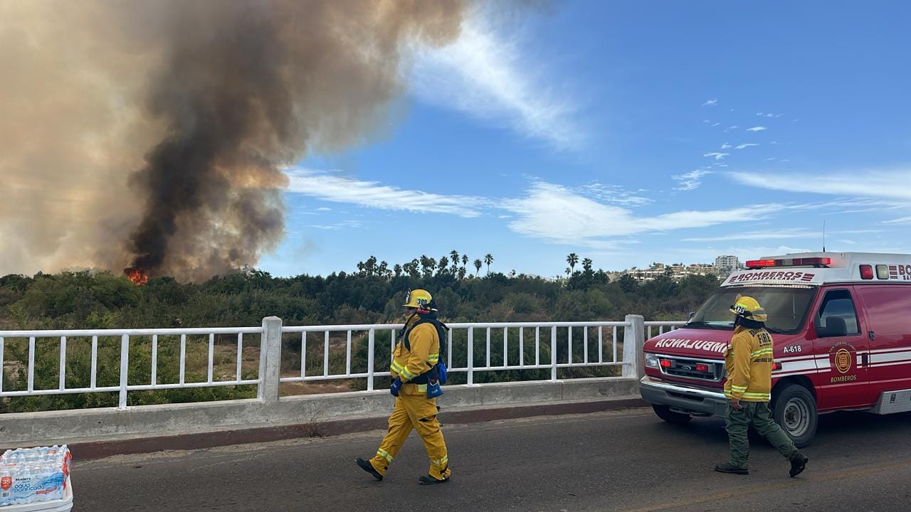 Incendio en inmediaciones del Estero de San José del Cabo