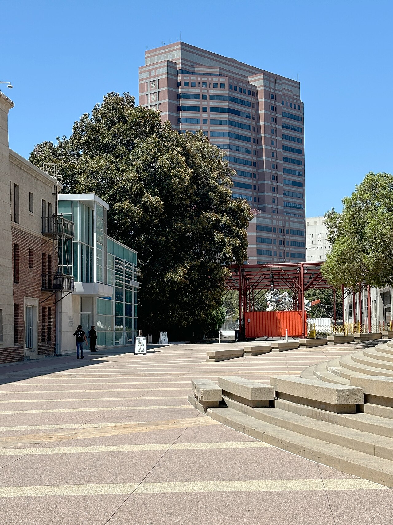 Edward R. Roybal Federal Building and United States Courthouse (Los Angeles).JPG
