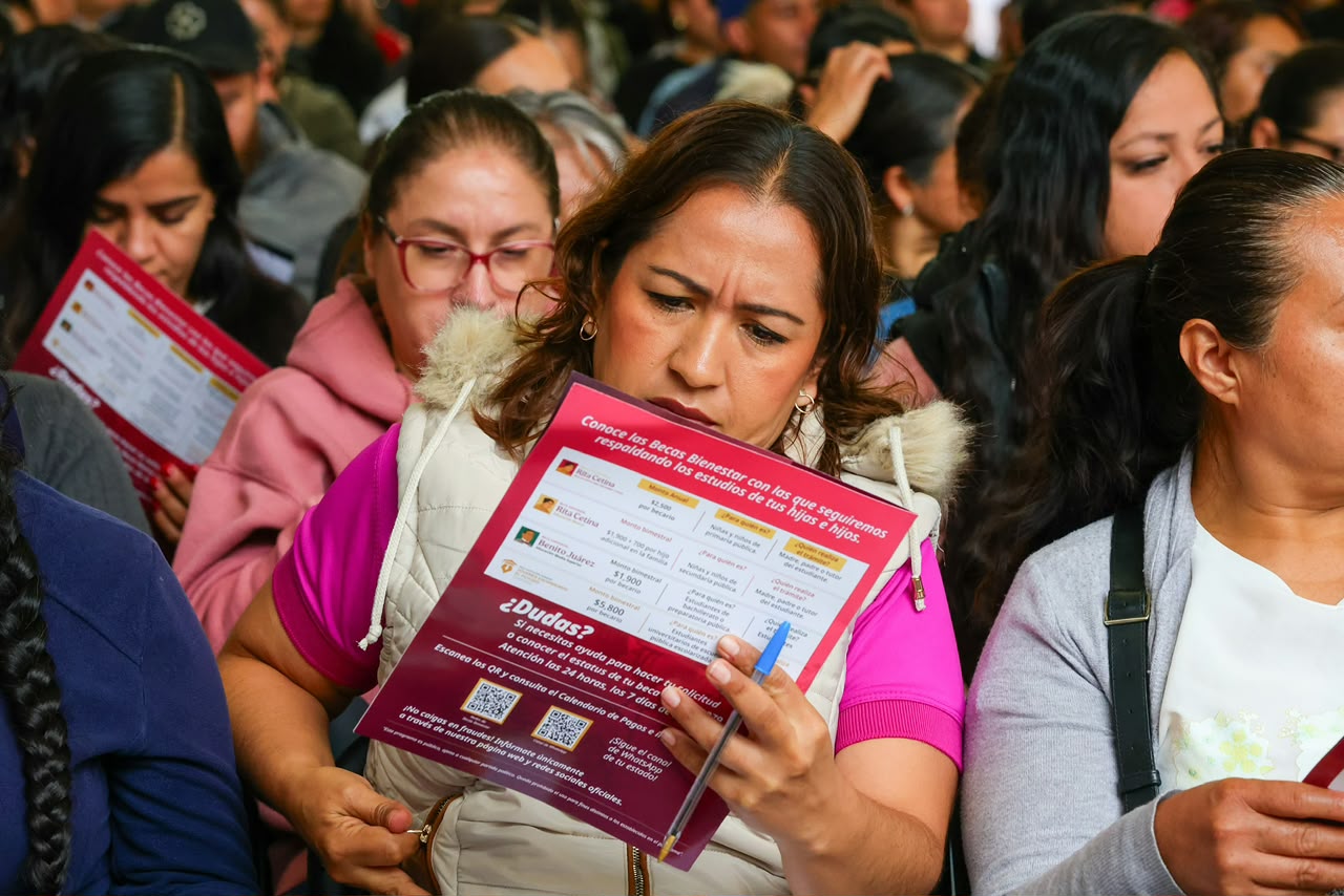 Estudiantes durante una actividad escolar. Imagen distribuida con el aviso de registro de la Beca Rita Cetina.