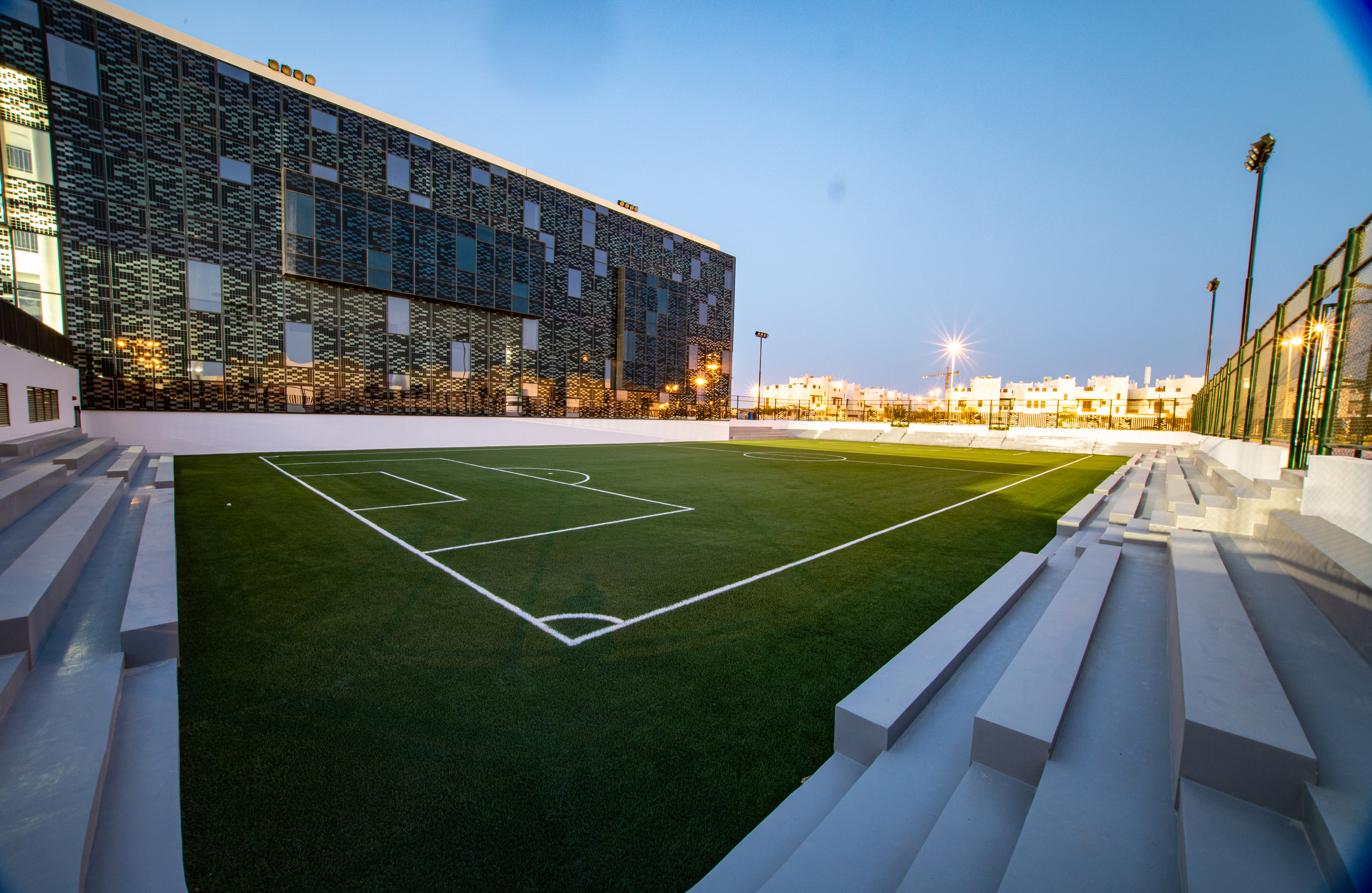 Cancha de fútbol con césped, fotografía de archivo ajena al campo del SNTE