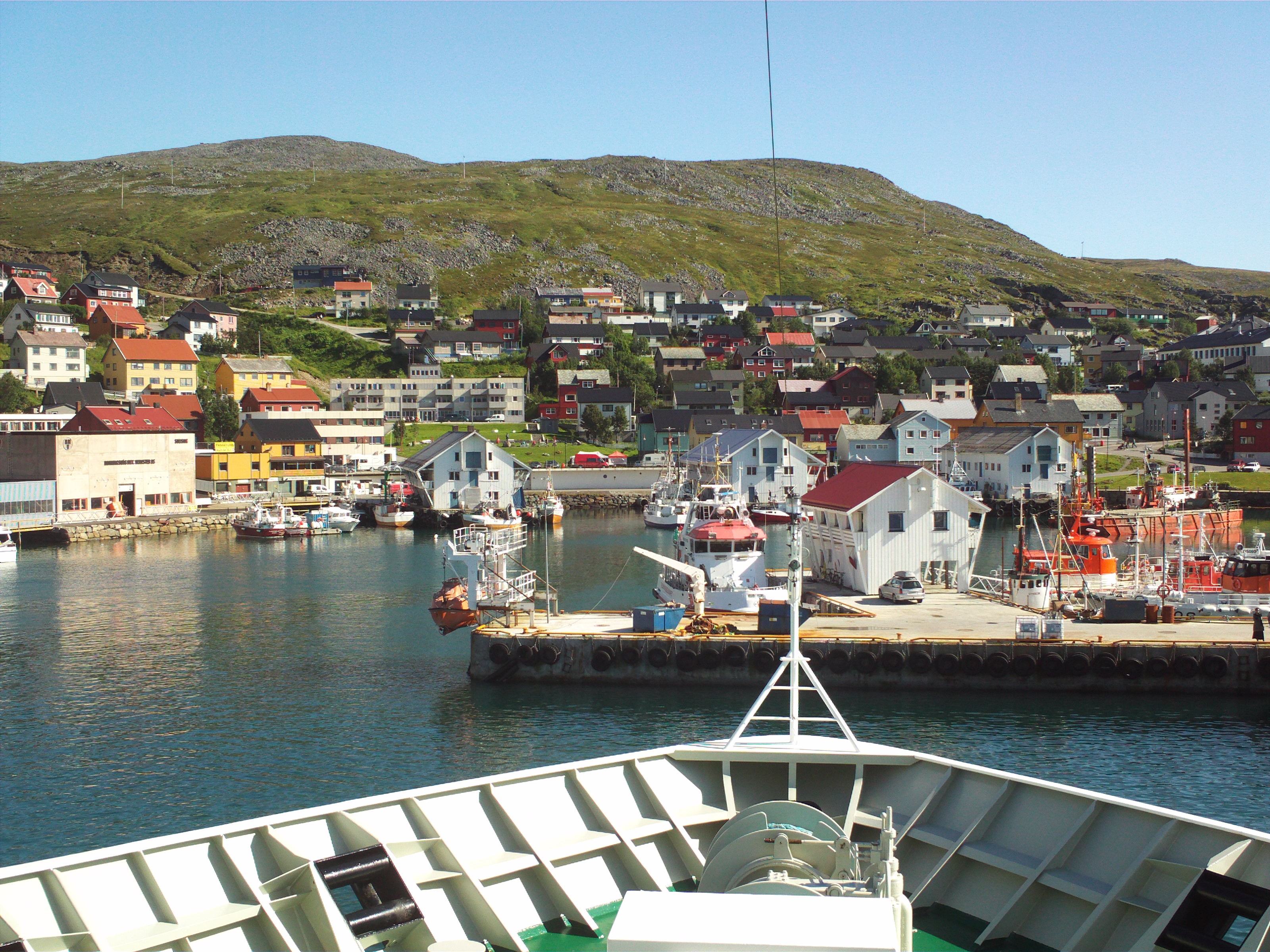 Vista de Honningsvåg, Finnmark, desde un barco en 2010. Imagen de contexto, no de los hechos de 2026.