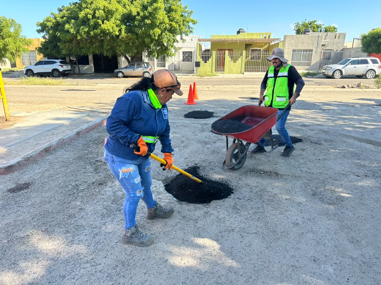 Reparan 308 baches en Paraíso del Sol, en La Paz