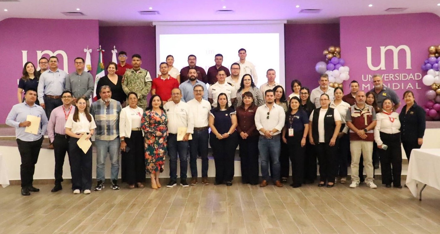 Participantes en la mesa de empleo en La Paz