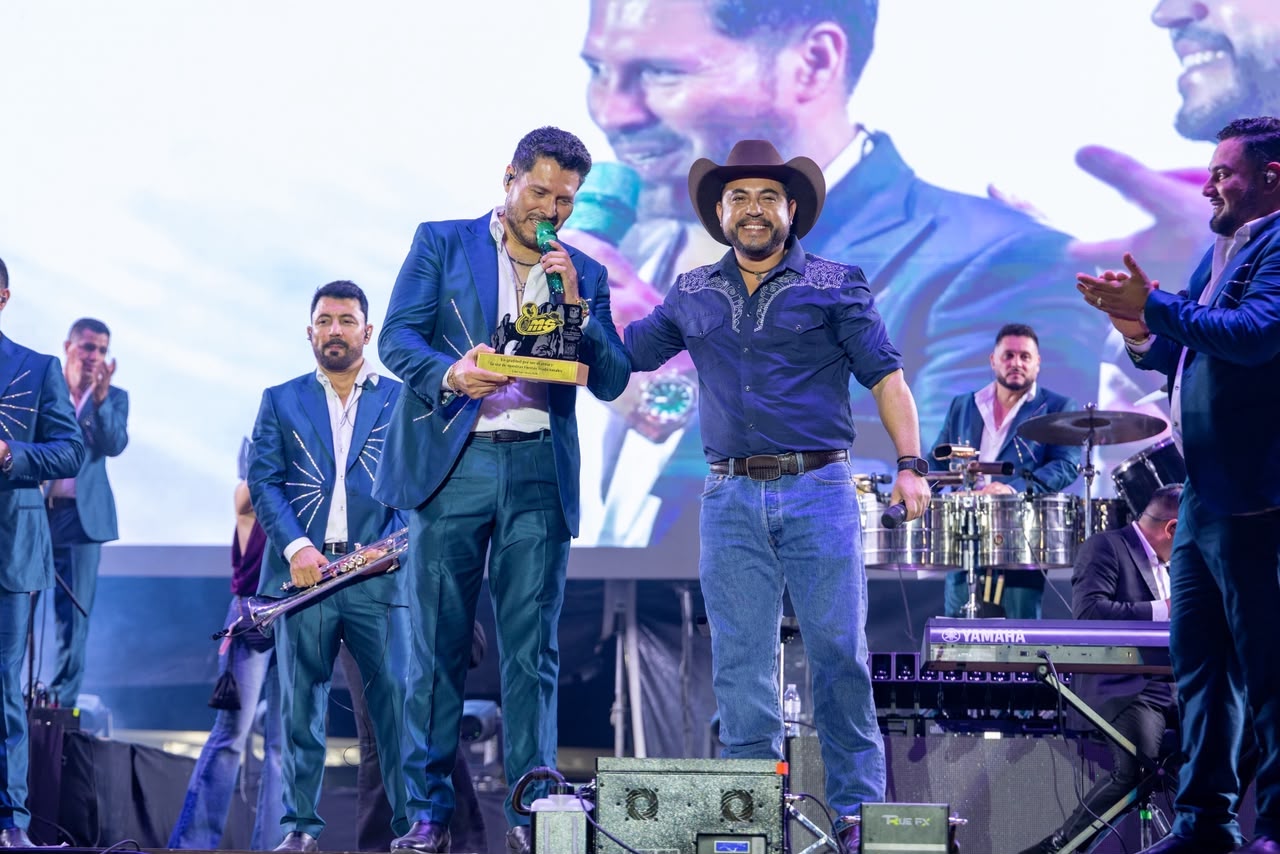 Christian Agúndez inaugura feria de CSL; Banda MS participa en segunda jornada