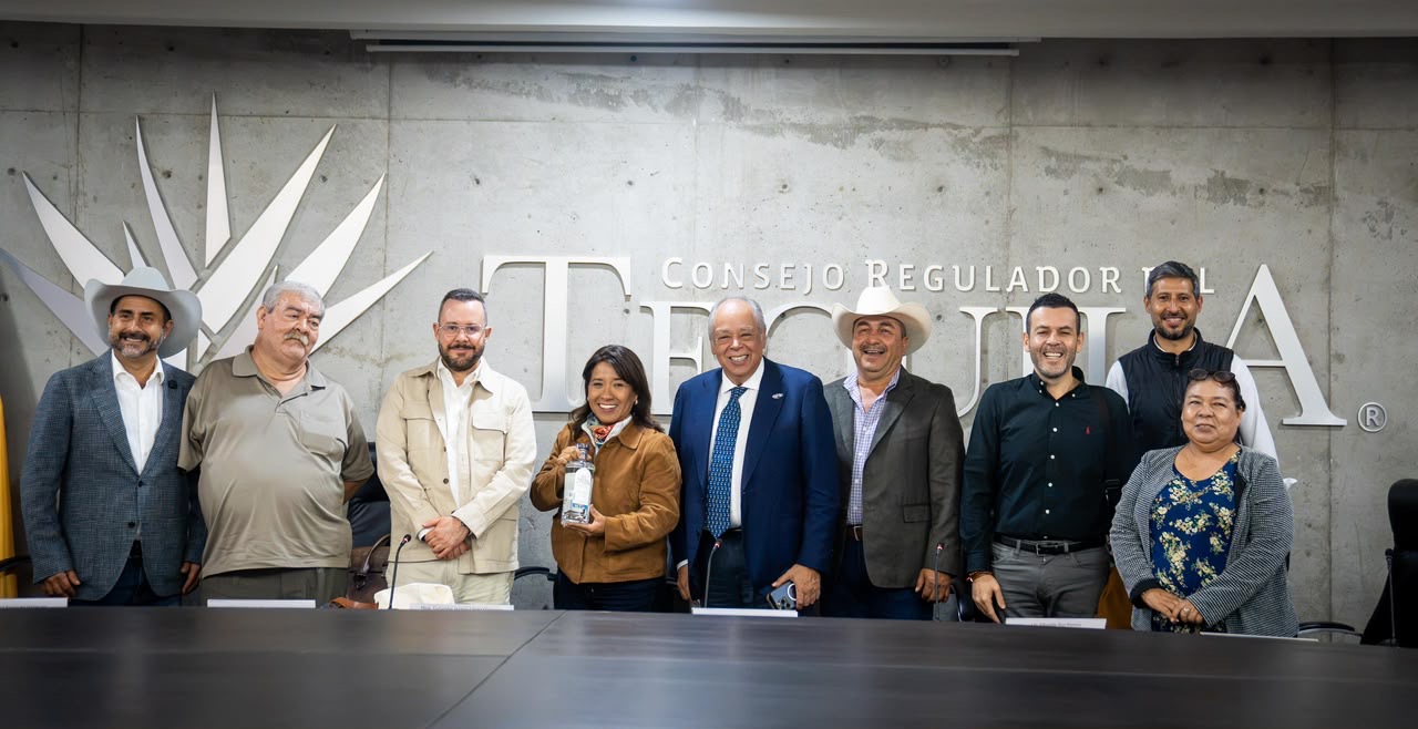 Autoridades y sector tequilero trazan agenda para proteger a productores de agave