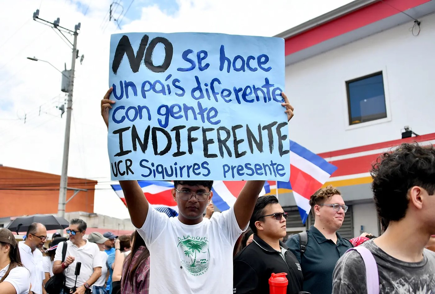 Universidades públicas de Costa Rica marchan contra recortes presupuestarios