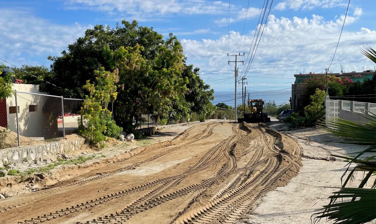 Imagen difundida por el Ayuntamiento de Los Cabos sobre Rehabilitan caminos rurales de La Ribera, Miraflores y Santiago tras las lluvias
