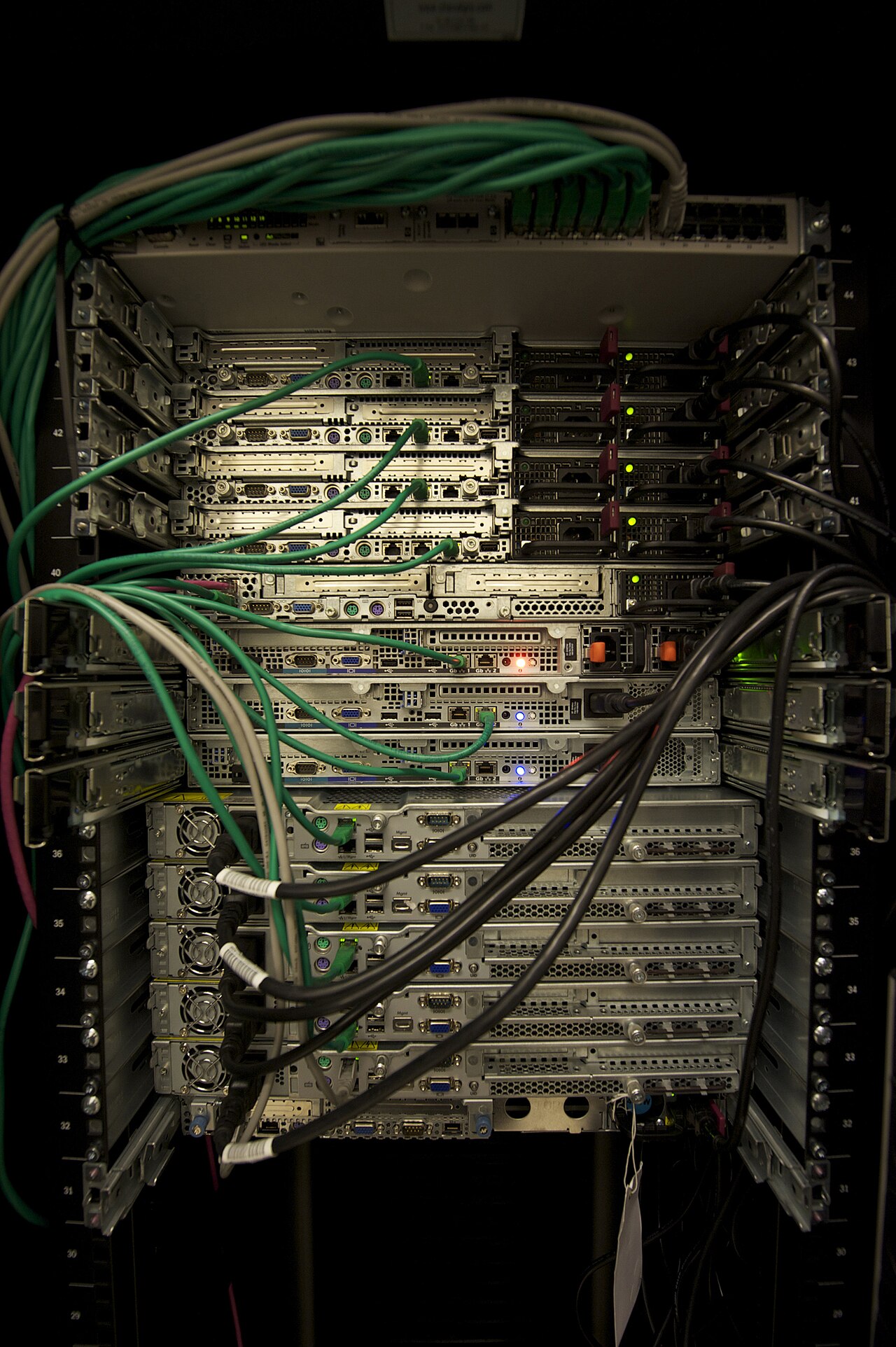 Fotografía de archivo: Servers in a Rack.jpg. Imagen ilustrativa, no corresponde al hecho reseñado.