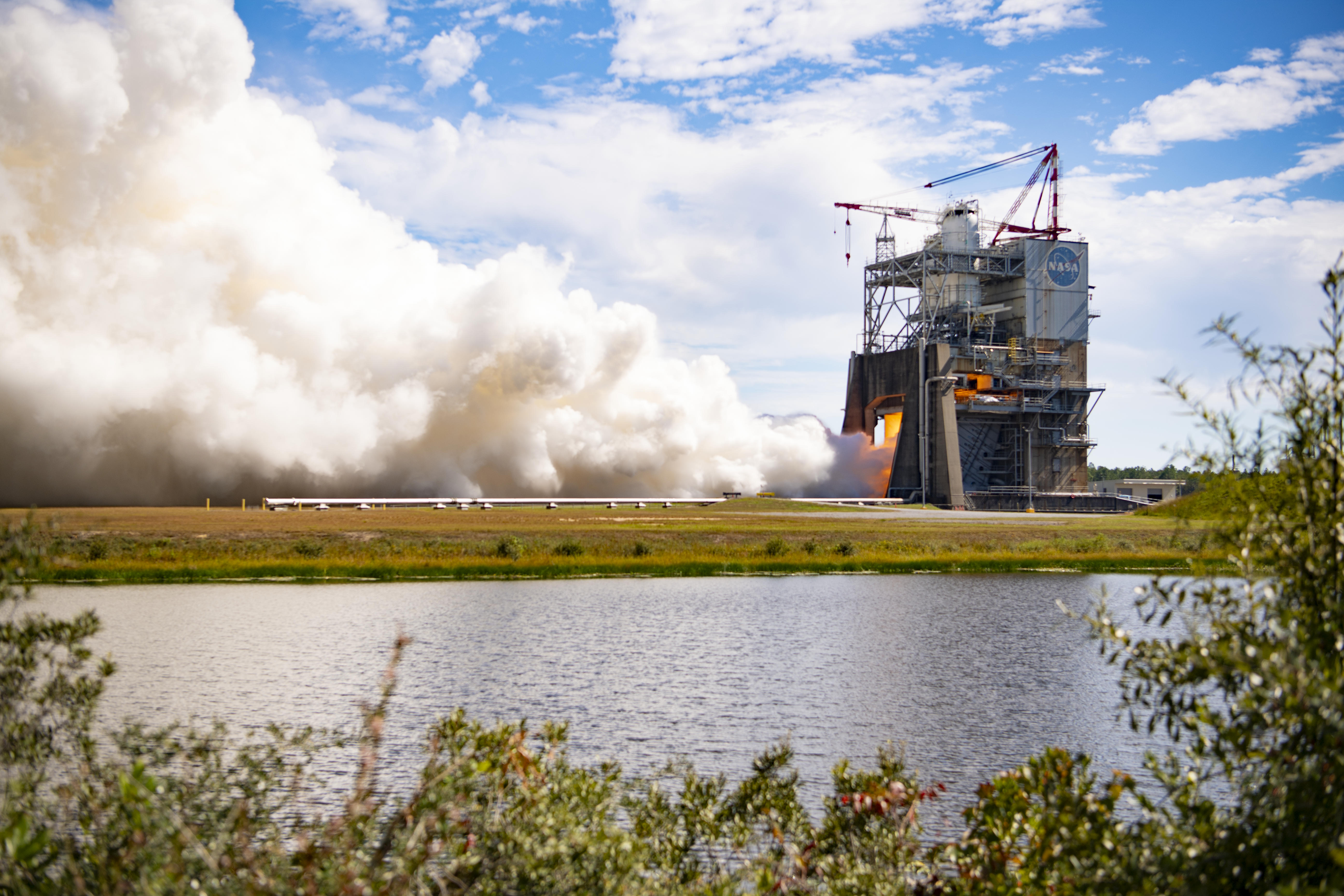 Motor RS-25 ruge durante 500 segundos en prueba para futuras misiones Artemis