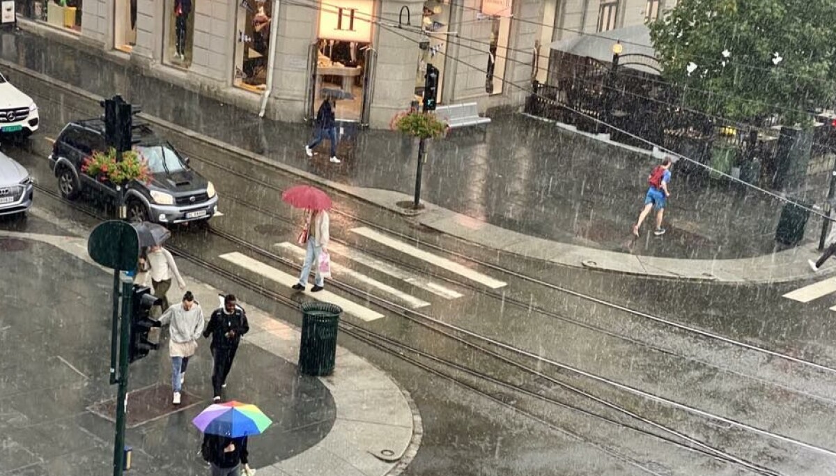 Fotografía de archivo de lluvia en Oslo, utilizada como referencia del clima.