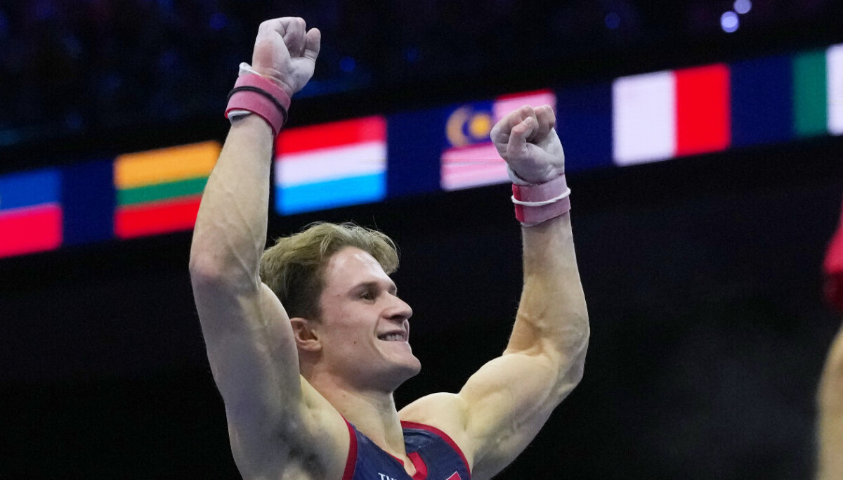 Sebastian Sponevik durante el Mundial de gimnasia.